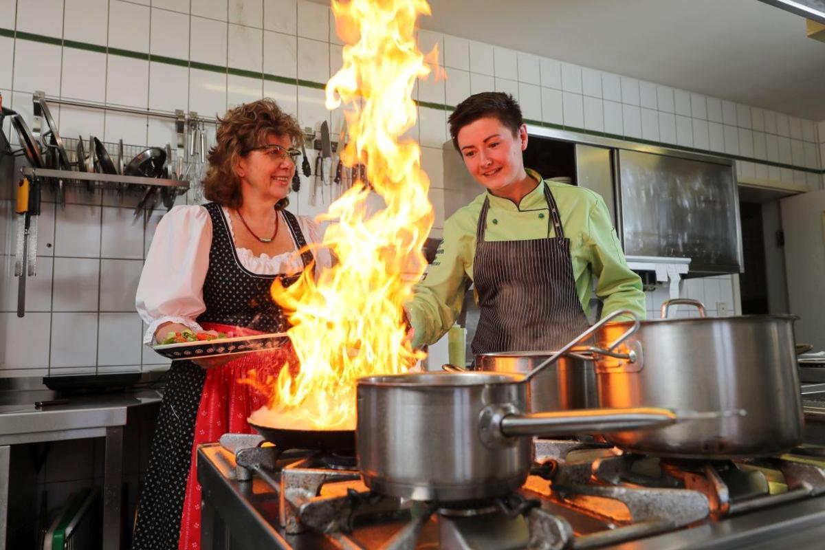 Gasthaus & Pension Zur Guten Quelle Molsdorf Экстерьер фото